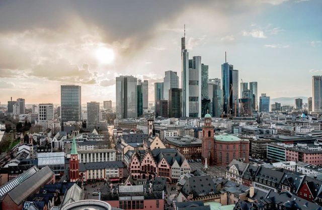 Banking and Shopping Platforms: The Perfect Union